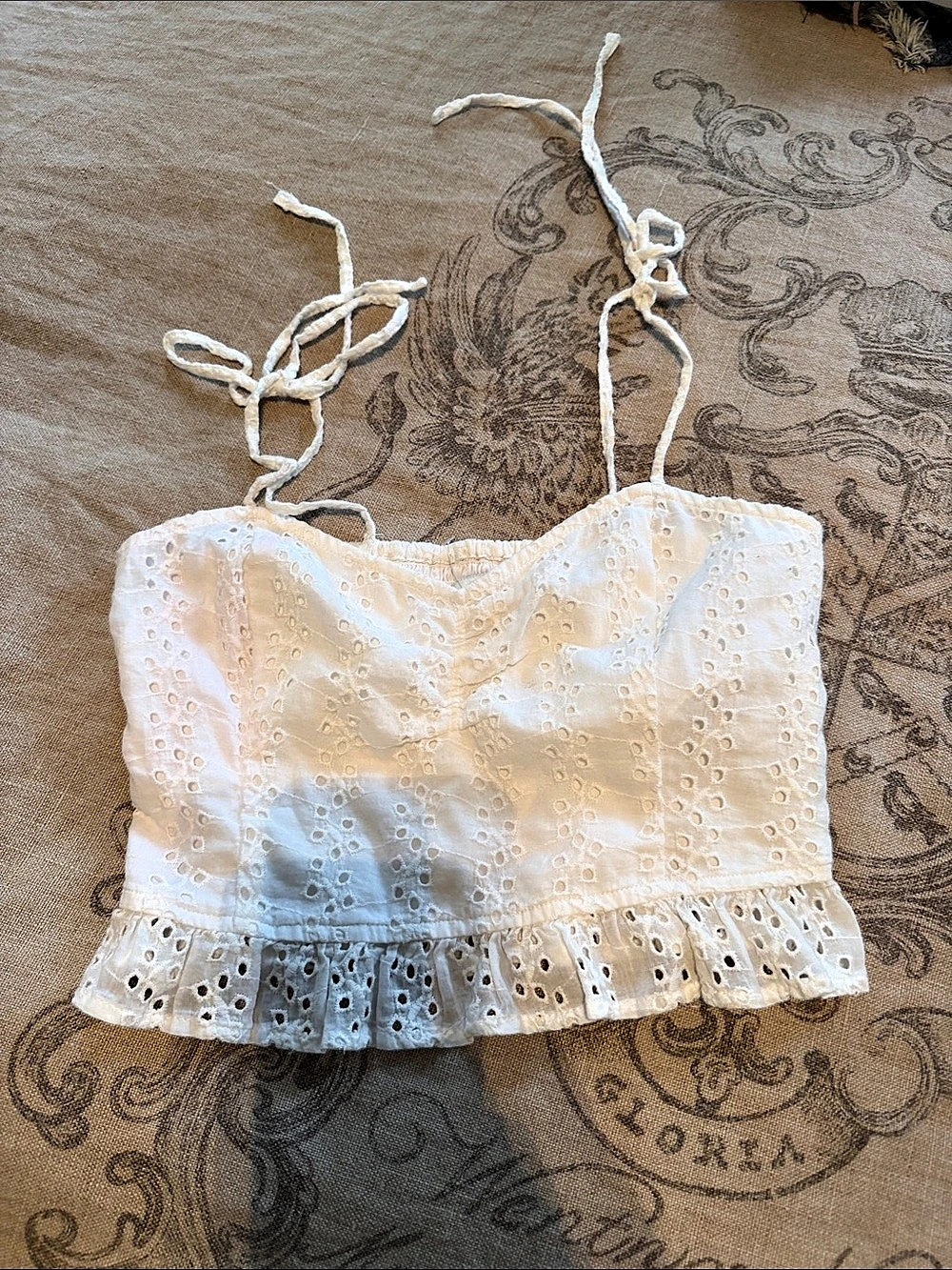Hollister Eyelet Ruffle Camisole in White Size Small